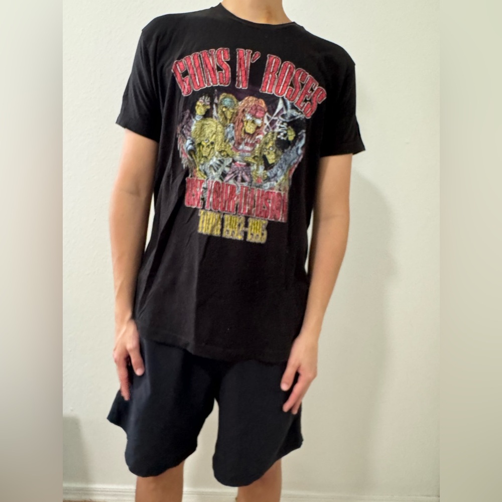 Unisex large Guns n Roses merch shirt